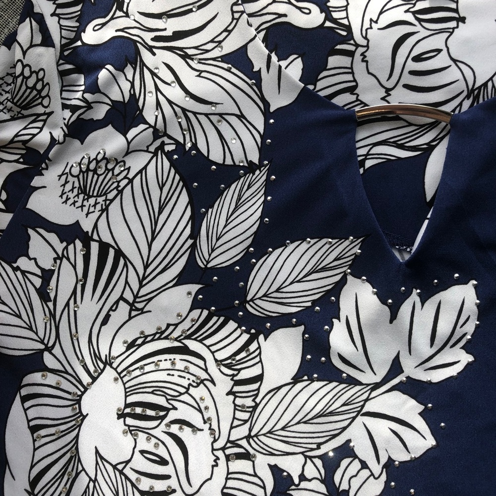 JM Collection / floral linework embellished dress